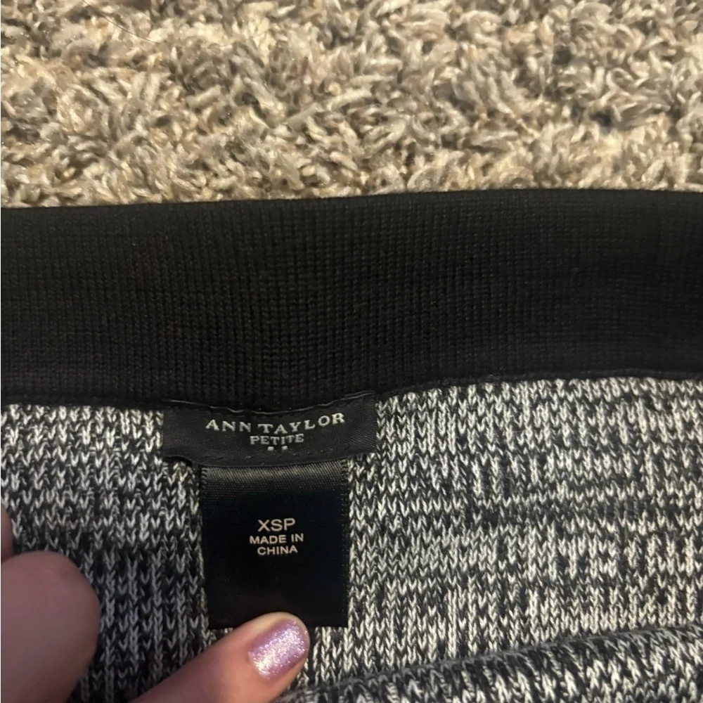 SKIRT OF Ann Taylor , Black and Gray Pencil Skirt
